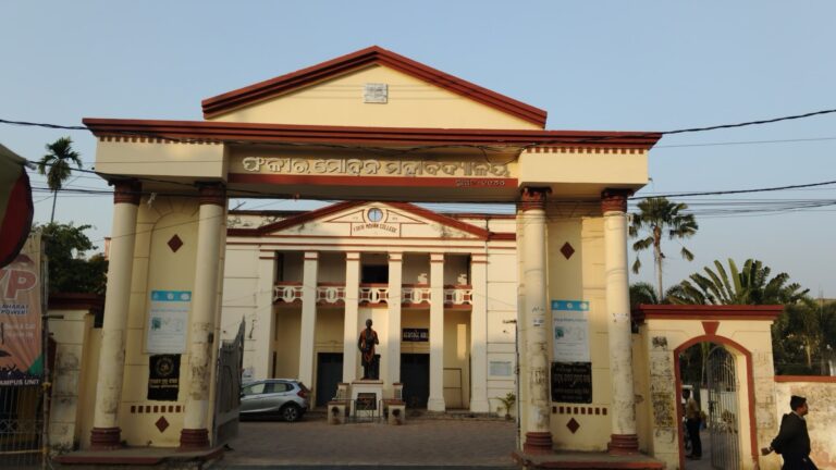 fakir-mohan-autonomous-college-azimabad-balasore-science-colleges-L95eSIi0k2