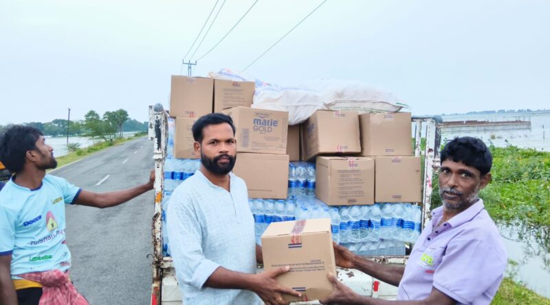 ବନ୍ୟାଞ୍ଚଳରେ ସମାଜସେବୀ  ସାମଗ୍ରୀ ବଣ୍ଟନ କାର୍ଯ୍ୟ ଆରମ୍ଭ