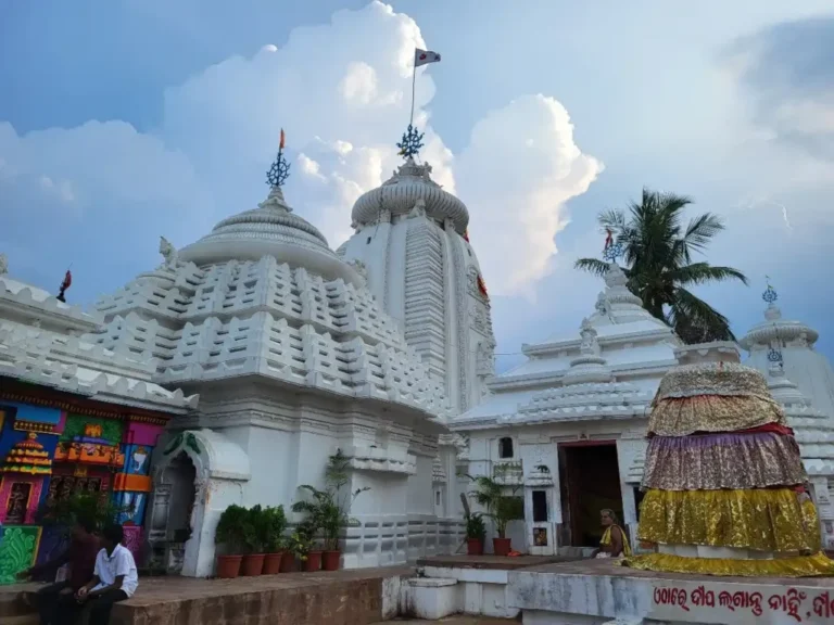 The-Origin-and-Spiritual-Importance-of-Lord-Nilamadhaba-1024x768